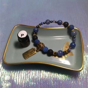 Aroma-on-the-rocks-diffuser-bracelet